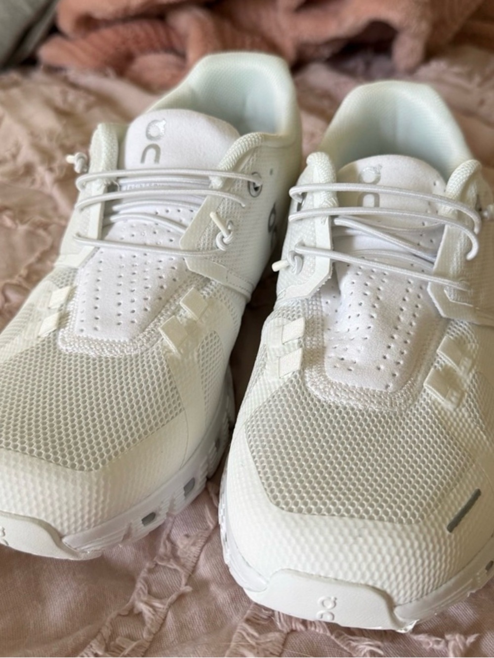 On Running White Athletic Sneakers new never worn - Picture 3 of 5